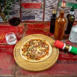 Boska Pizzaplank Friends L - BBQ Accessoires - Eikenhout - Handige Opvanggeul - Ø 34 Cm -Merkloos Winkel 1200x1200 118