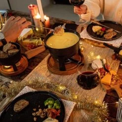 Boska Pizzaplank Friends L - BBQ Accessoires - Eikenhout - Handige Opvanggeul - Ø 34 Cm -Merkloos Winkel 1200x1200 119