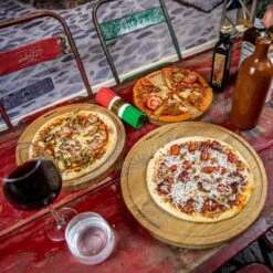 Boska Pizzaplank Friends L - BBQ Accessoires - Eikenhout - Handige Opvanggeul - Ø 34 Cm -Merkloos Winkel 1200x1200 123