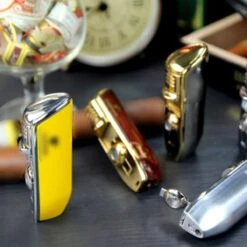 Cohiba® Sigarenaansteker - Sigarenboor - Sigaren - Sigaar - Cohiba Aansteker - Sigarenboor - Sigaren Accessoires - Sigarenknipper - Sigaar Aansteker - Cohiba - Incl. Luxe Geschenkdoos - Rood 28 Cohiba® Sigarenaansteker - Sigarenboor - Sigaren - Sigaar - Cohiba Aansteker - Sigarenboor - Sigaren Accessoires - Sigarenknipper - Sigaar Aansteker - Cohiba - Incl. Luxe Geschenkdoos - Rood -Merkloos Winkel 1200x1200 254