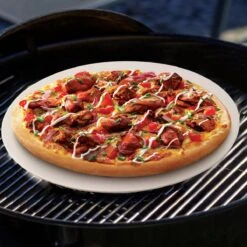 MaxxHome Pizzasteen - BBQ Steen - Pizzasteen Voor De Lekkerste Bereiding Van Een Pizza Op Jouw Barbecue Of In De Oven - Pizza Steen Rond - Medium (33 Cm) -Merkloos Winkel 1200x1200 322
