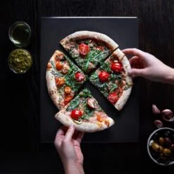 Navaris Pizzasteen XL Voor Oven En Barbecue - Rechthoekige Pizzaplaat 38 X 30 Cm - Inclusief Receptenboek - Keramisch Geglazuurd - Zwart -Merkloos Winkel 1200x1200 324