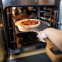 Boska Pizzasteen Deluxe - Voor Oven & BBQ - Knapperige Pizza's - Ø 29.5 Cm - BBQ Accessoires 33 Boska Pizzasteen Deluxe - Voor Oven & BBQ - Knapperige Pizza's - Ø 29.5 Cm - BBQ Accessoires -Merkloos Winkel 1200x1200 337