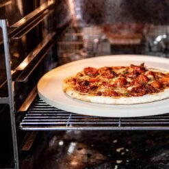 Boska Pizzasteen Deluxe - Voor Oven & BBQ - Knapperige Pizza's - Ø 29.5 Cm - BBQ Accessoires 38 Boska Pizzasteen Deluxe - Voor Oven & BBQ - Knapperige Pizza's - Ø 29.5 Cm - BBQ Accessoires -Merkloos Winkel 1200x1200 340