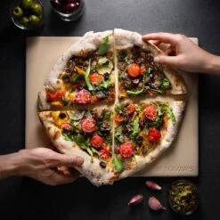 Navaris Pizzasteen XL Voor Oven En Barbecue - Rechthoekige Pizzaplaat 38 X 30 Cm - Inclusief Pizzaschep Met Extra Lang Handvat En Receptenboek -Merkloos Winkel 1200x1200 354