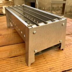 Spiedini Saté-bbq Bali 40 Mini - Kleine, Smalle Houtskoolbarbecue Met Horizontaal Rooster Voor Sate Of Andere Spiesjes - 40 Cm Lang, 11 Cm Breed, 14 Cm Hoog - Ideaal Voor Tuin- Of Open Haard, Of Balkon - Materiaal: Gealuminiseerd Ijzer -Merkloos Winkel 1200x1200 545