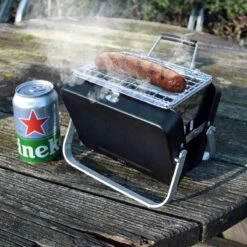 Mikamax Draagbare Mini BBQ - Barbecue - 's Werelds Kleinste Barbecue - Past In Je Broekzak - 18 × 6 × 15,5 Cm - 714 Gram - Mat Zwart -Merkloos Winkel 1200x1200 663