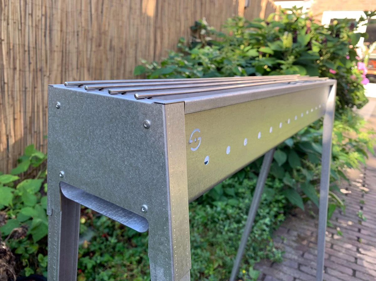 Spiedini Saté-bbq Bali 80 - Saté Houtskoolbarbecue Met Horizontaal Rooster - 80 Cm Lang, 11 Cm Breed - Materiaal: Gealuminiseerd Ijzer 13 Spiedini Saté-bbq Bali 80 - Saté Houtskoolbarbecue Met Horizontaal Rooster - 80 Cm Lang, 11 Cm Breed - Materiaal: Gealuminiseerd Ijzer - Afbeelding 11