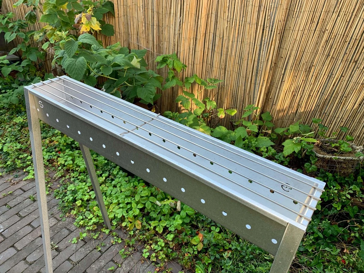 Spiedini Saté-bbq Bali 80 - Saté Houtskoolbarbecue Met Horizontaal Rooster - 80 Cm Lang, 11 Cm Breed - Materiaal: Gealuminiseerd Ijzer 4 Spiedini Saté-bbq Bali 80 - Saté Houtskoolbarbecue Met Horizontaal Rooster - 80 Cm Lang, 11 Cm Breed - Materiaal: Gealuminiseerd Ijzer - Afbeelding 2