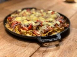 Valhal Outdoor Skillet / Plancha / Koekenpan - Gietijzer - Diameter 35cm, Twee Handvatten, VH35F 32 Valhal Outdoor Skillet / Plancha / Koekenpan - Gietijzer - Diameter 35cm, Twee Handvatten, VH35F -Merkloos Winkel 1200x900 15