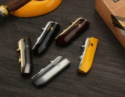 Cohiba® Sigarenaansteker - Sigarenboor - Sigaren - Sigaar - Cohiba Aansteker - Sigarenboor - Sigaren Accessoires - Sigarenknipper - Sigaar Aansteker - Cohiba - Incl. Luxe Geschenkdoos - Rood 33 Cohiba® Sigarenaansteker - Sigarenboor - Sigaren - Sigaar - Cohiba Aansteker - Sigarenboor - Sigaren Accessoires - Sigarenknipper - Sigaar Aansteker - Cohiba - Incl. Luxe Geschenkdoos - Rood -Merkloos Winkel 1200x934 1