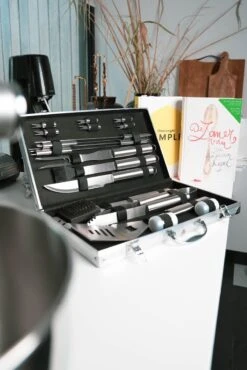 Sens Design BBQ Accesoires - 18 Delig - BBQ Gereedschapset Koffer 17 Sens Design BBQ Accesoires - 18 Delig - BBQ Gereedschapset Koffer -Merkloos Winkel 801x1200 1